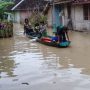 Puluhan Rumah Rusak Akibat Banjir dan Longsor