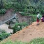 Akibat Banjir Bandang, Ribuan Warga Terisolir