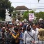Tolak Revisi UU KPK, Mahasiswa Cirebon Demo DPRD