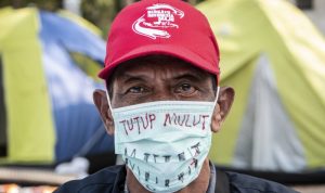 Aktivis 98 Lakukan Aksi Tutup Mulut Tolak Prabowo Jadi Menhan