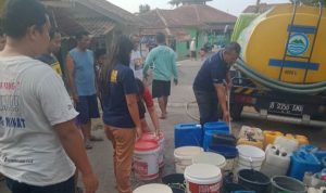 PDIP Cianjur Kirim Air Bersih untuk Warga di Dua Kecamatan