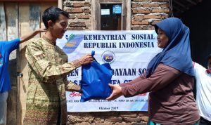YLC Salurkan 200 Paket Bantuan Sembako Bagi Warga Sukaluyu Cianjur