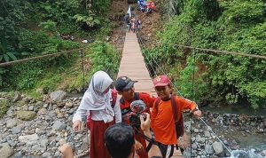 VRI Bangun Delapan Jembatan Gantung di Cianjur