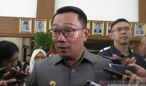 Gubernur Jawa Barat Ridwan Kamil saat memberikan penjelasan soal pembangunan kolam renang