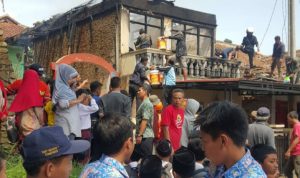 Diduga Lupa Cabut Charger HP, Sebuah Rumah di Campaka Cianjur Hangus Terbakar