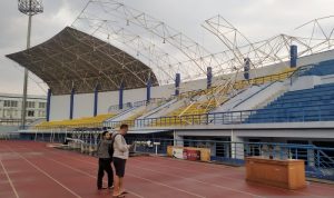 Atap Stadion Arcamanik Rusak Diterpa Angin