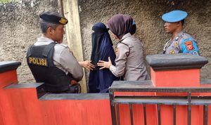 Istri Terduga Teroris di Cianjur Kembali ke Kontrakannya