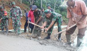 Pra TMMD, Dandim Cianjur Turun Langsung Bantu Pembangunan Jalan Beton di Cikalongkulon