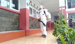Cegah Korona, PMI Cianjur Semprot Cairan Disinfektan di Tempat Ibadah dan Sekolah