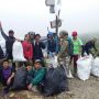 Aksi Operasi Sampah GPO-Montana di Jalur Pendakian Gunung Gede Pangrango