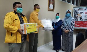 Golkar Serahkan Bantuan APD untuk Tenaga Medis RSUD Sayang Cianjur
