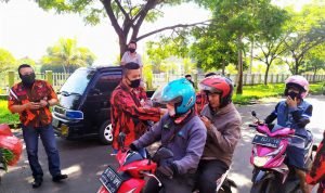 Pemuda Pancasila Bagikan 1500 Masker ke Pengunjung Pasar Induk Cianjur