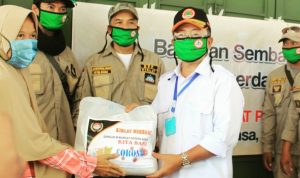 Gotong Royong Basmi Corona, Kiblat Bagikan Bantuan Sembako dan Masker