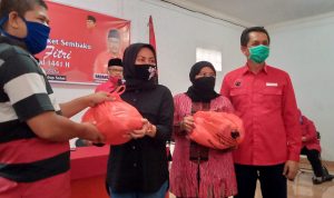 Serentak se Jabar, PDIP Bagikan Sembako untuk 5.000 KK di Cianjur