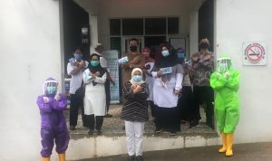 Bagikan Puluhan Ribu Masker, Diah Pitaloka Soroti Kurangnya Tenaga Medis dan Dokter di Puskesmas
