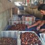 Jelang Idul Adha, Harga Jengkol di Pasar Tradisional Cianjur Kisaran Rp40 Ribu per Kilogram