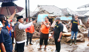 Tinjau Lokasi Banjir Bandang di Cicurug Sukabumi, Wagub Jabar: Kami Turut Prihatin