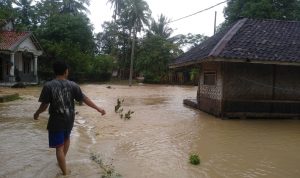 Cianjur Selatan Dilanda Banjir dan Longsor, Pjs Bupati Imbau Warga Selalu Waspada