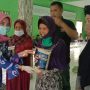 Peduli Anak Yatim dan Jompo, Wakil Rakyat Cianjur Ini Bagikan Beras