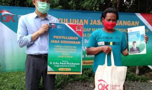 Ecky Bersama OJK Bagikan Sembako dan Penyuluhan Stimulus Jasa Keuangan di Cianjur