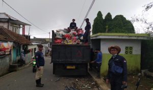 BUMDes Sukatani Cianjur Kendalikan Sampah dengan Gotong Royong