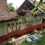 Akibat Hujan Deras Sekolah di Cianjur Ambruk