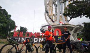 Tempuh Ribuan Kilometer Selama 48 Hari, Dua Goweser Cianjur Sampai di Titik Kilometer 0 Indonesia