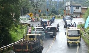 Sejumlah Mobil dan Motor Tergelincir di Jalan Raya Puncak Ciloto Cianjur, Diduga Ini Penyebabnya