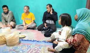Selesai Dibangun, Tb Mulyana Syahrudin Tengok Rumah Enang dan Dedah di Babakankaret Cianjur