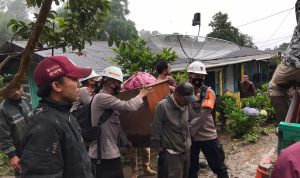 Banjir Bandang Landa Gunung Mas Puncak Bogor, Brimob Polda Jabar Terjunkan Tim SAR