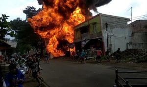 Bangunan Ruko Hangus Terbakar di Cibeber Cianjur