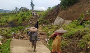 Ratusan KK di Batulawang Cipanas Cianjur Terisolir