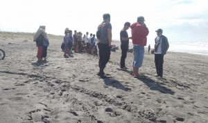 Dua Remaja Terseret Ombak Pantai Simpangsari Cidaun Cianjur: 1 Selamat, 1 Masih Dicari