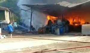Gudang Penampung Tawas di Sukaluyu Cianjur Hangus Terbakar