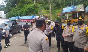 Petugas Gabungan Putar Balik Bus AKAP Bawa Pemudik di Perbatasan Cianjur-Bogor