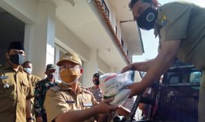 Pemkab Cianjur Salurkan Bansos Beras Bagi 3000 KPM Terdampak PPKM