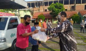 Tukang Becak hingga Kusir Delman di Cianjur Dapat Bantuan Sembako dari Purnawirawan Polri