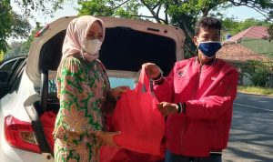 Bakti Sosial, PDIP Cianjur Salurkan Ratusan Paket Sembako