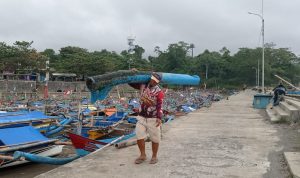 Cuaca Buruk, Sudah Sebulan Ratusan Nelayan di Jayanti Cianjur Berhenti Melaut