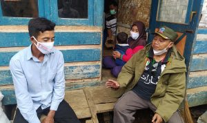 Wagub Jabar Datangi Rumah Warga yang Tinggal Satu Atap dengan Kandang Kambing di Cianjur