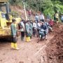 Jalan Desa di Takokak Masih Tertutup Longsor, Butuh Alat Berat untuk Evakuasi