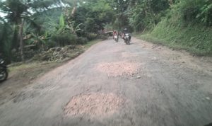 60 Kilometer Jalan Utama Menuju Cianjur Selatan Rusak, Warga Berharap Pemerintah Respek