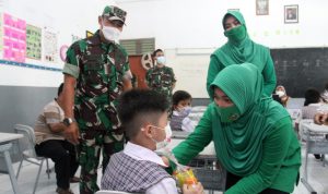 Ketua Persit KCK Koorcab Rem 061/SK Tinjau Pelaksanaan Vaksin Anak di Cianjur