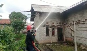 Sebuah Rumah di Cikalongkulon Terbakar, Diduga Akibat Puntung Rokok
