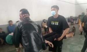 Warga Pingsan Saat Antre Bansos BPNT Tunai di Cikalongkulon Cianjur