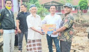 Wakil Rakyat Cianjur Ini Bantu Korban Kebakaran di Karangtengah Cianjur