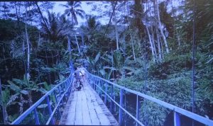 Warga Tiga Desa di Sindangbarang Harapkan Jembatan Permanen