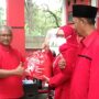 Tak Lagi Jabat Anggota DPR RI, Bang Ara Tetap Peduli, Salurkan Paket Lebaran untuk Kader PDIP di Cianjur