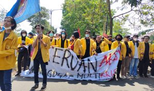 Ratusan Mahasiswa Gelar Aksi Unjuk Rasa di Gedung DPRD Cianjur
