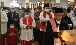 Salat Idul Fitri di Masjid Agung Cianjur, Bupati Ingatkan Disiplin Protokol Kesehatan